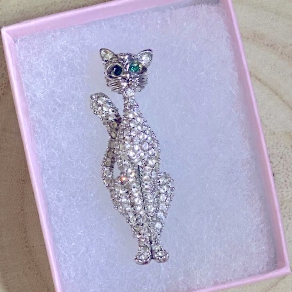 Jewelry - Vintage Crystal Rhinestone Green Eyed Cat Brooch Pin